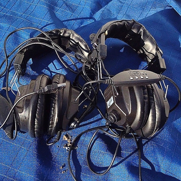 Switchable Stereo Headphones (2) - Picture 1 of 3